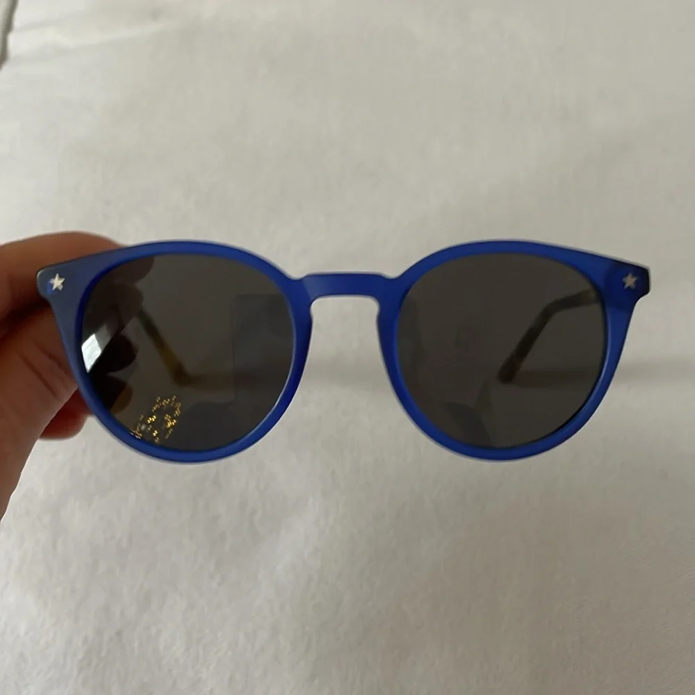 Muse San Marino Kids Color blue tortoise. Size 44 19 135 for 6 to 10 years old .